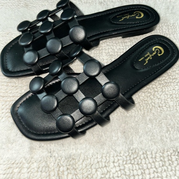Elegant Black Sandals by Comfort - Picture 2 of 4